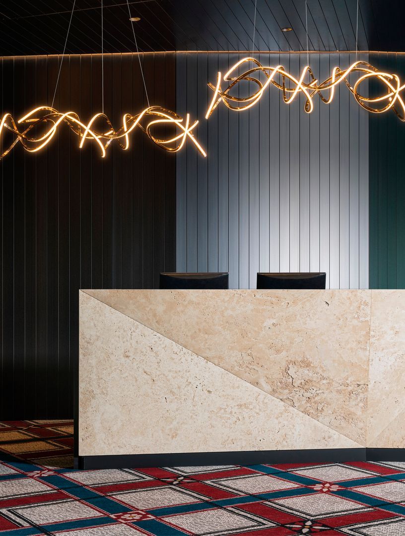 Facetted entry foyer counter