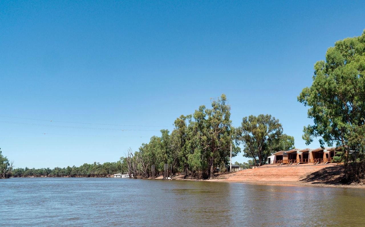 View to the south with cabins on the banks of the Murray River